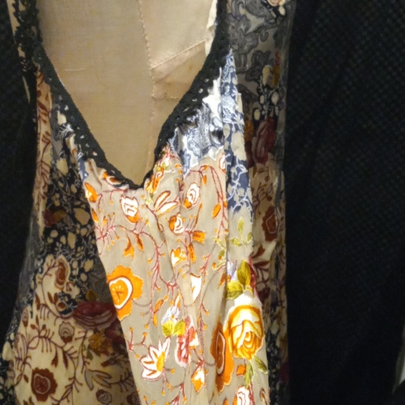 Top - Picture 6 of 6